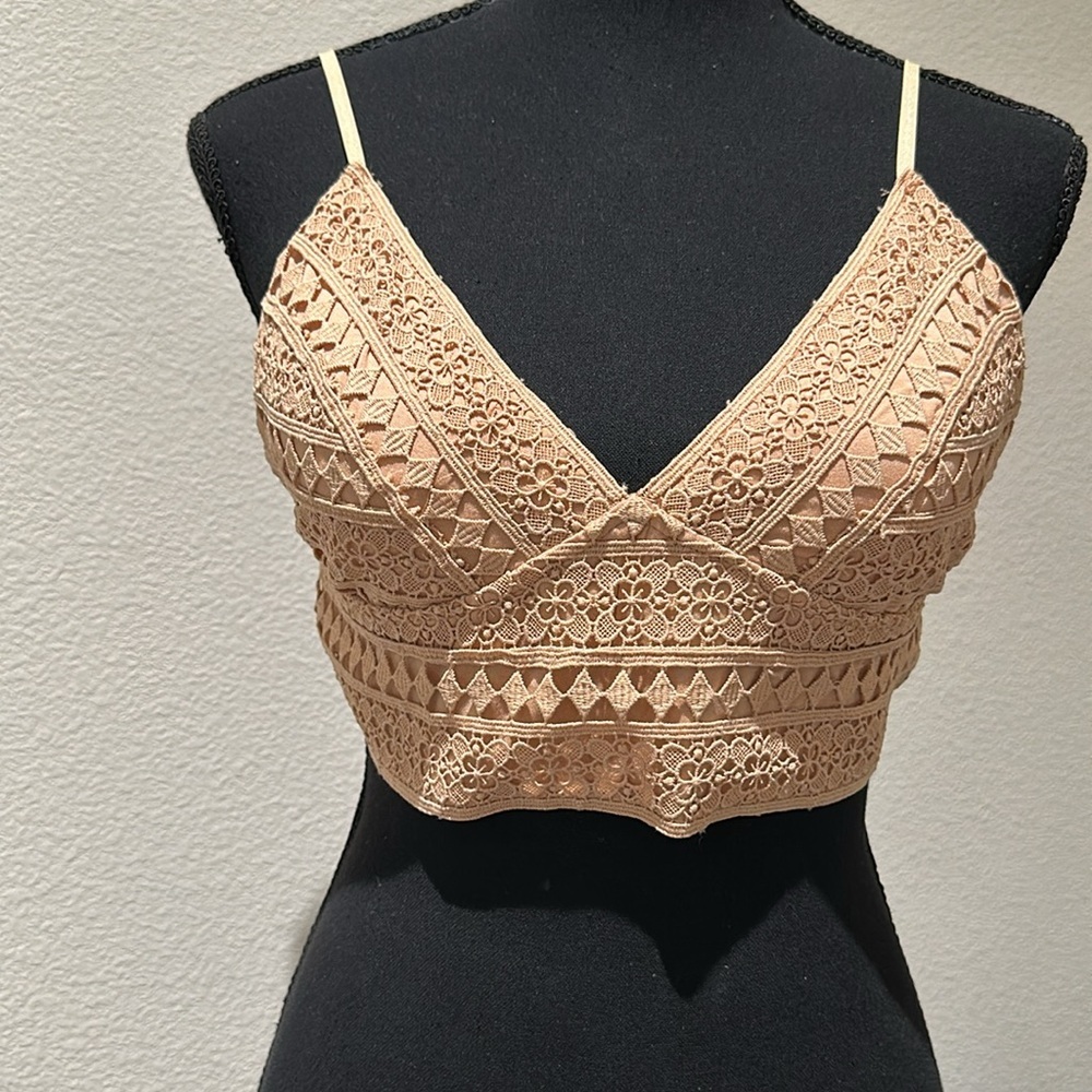 🟢Nwot listicle Vintage Crochet Boho Lace bralette in light clay - Picture 3 of 3